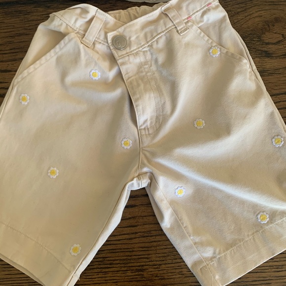 Daisy embellished shorts - Picture 2 of 3
